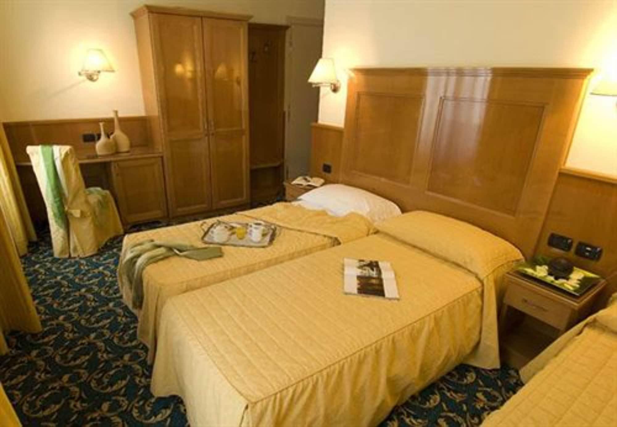 Hotel Cinque Giornate Milan Luaran gambar