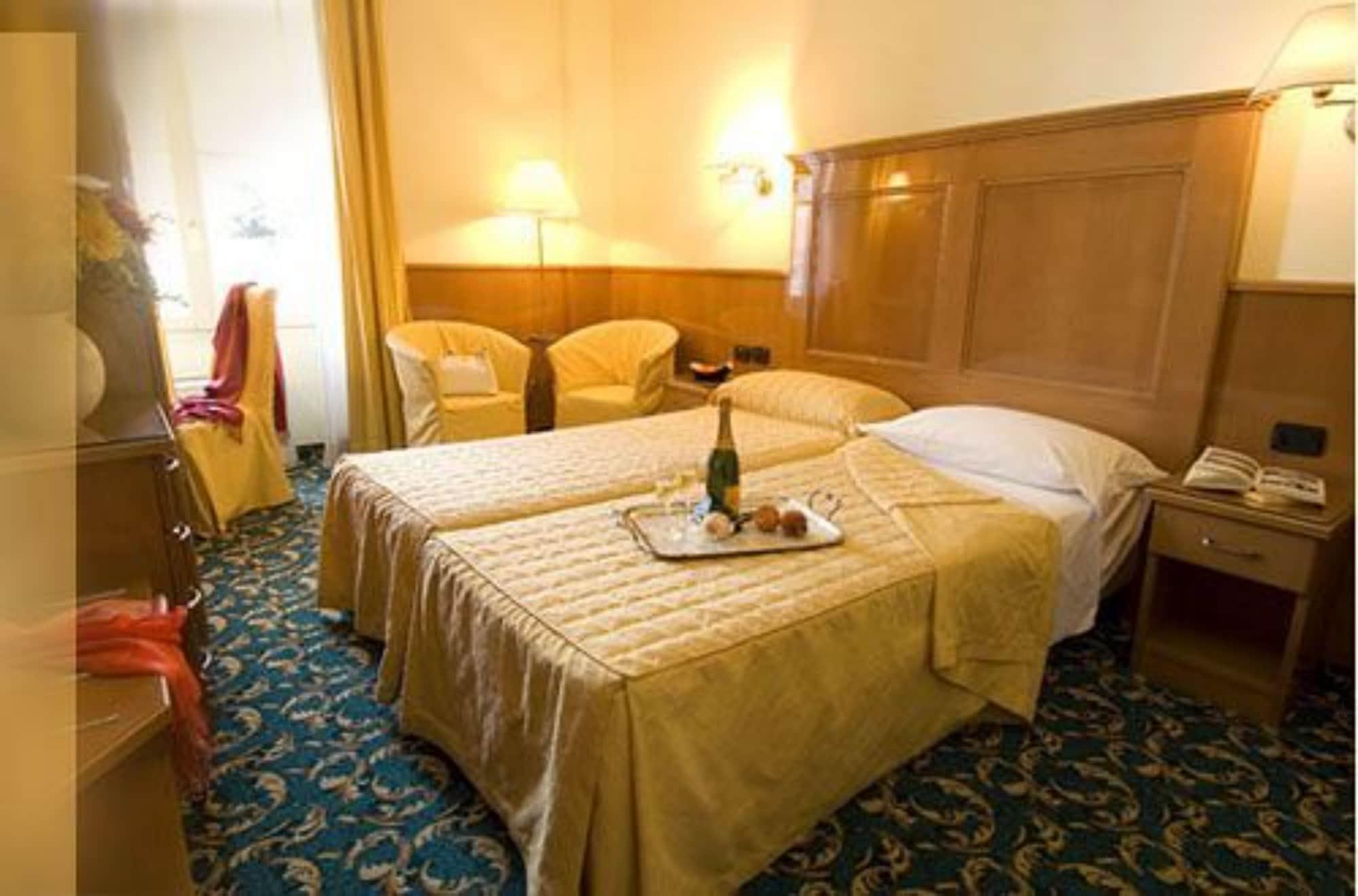 Hotel Cinque Giornate Milan Luaran gambar