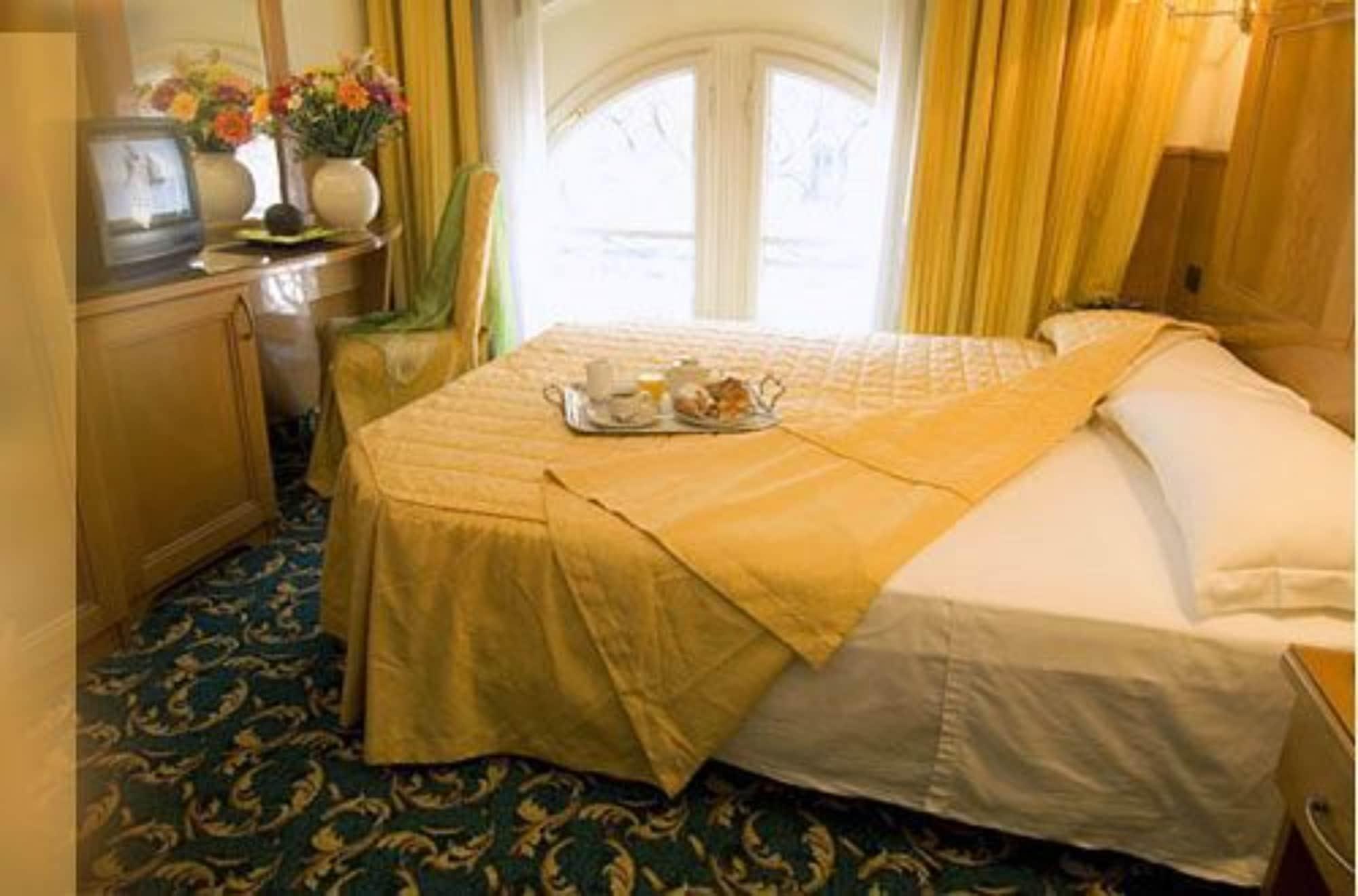 Hotel Cinque Giornate Milan Luaran gambar