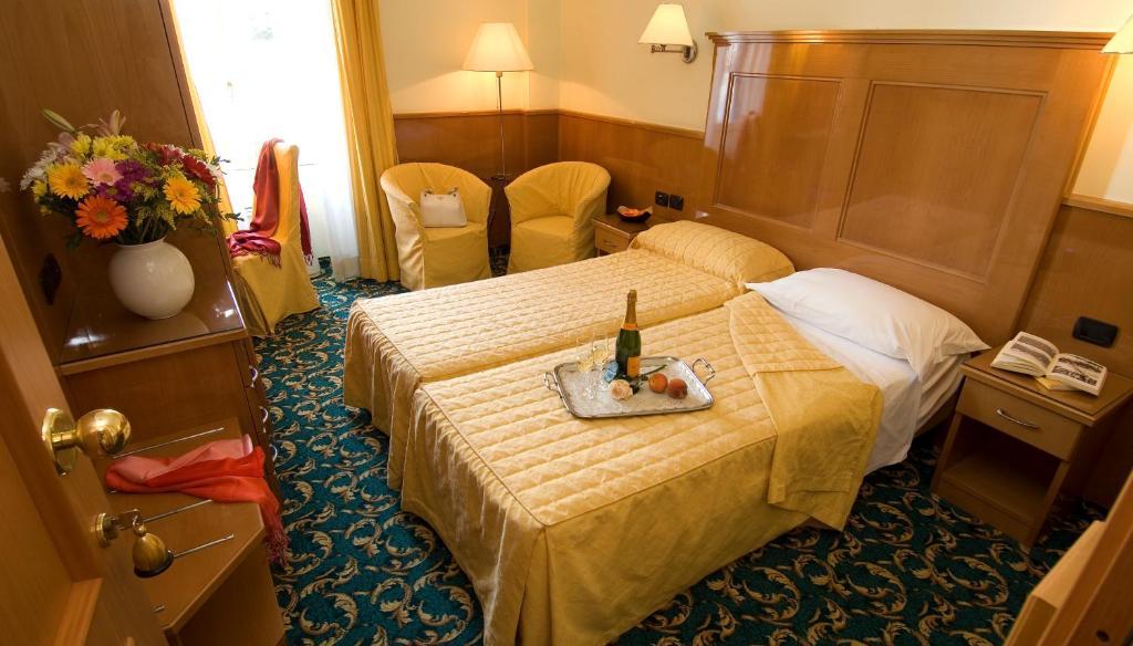 Hotel Cinque Giornate Milan Luaran gambar